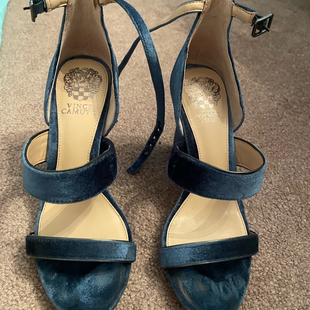 Vince Camuto suede heels size 6